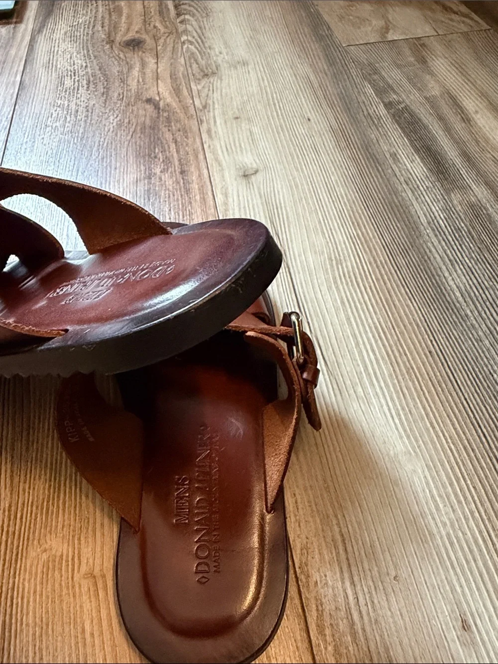 Men’s Donald J. Pliner Leather Slip-On Sandals, Size 9.